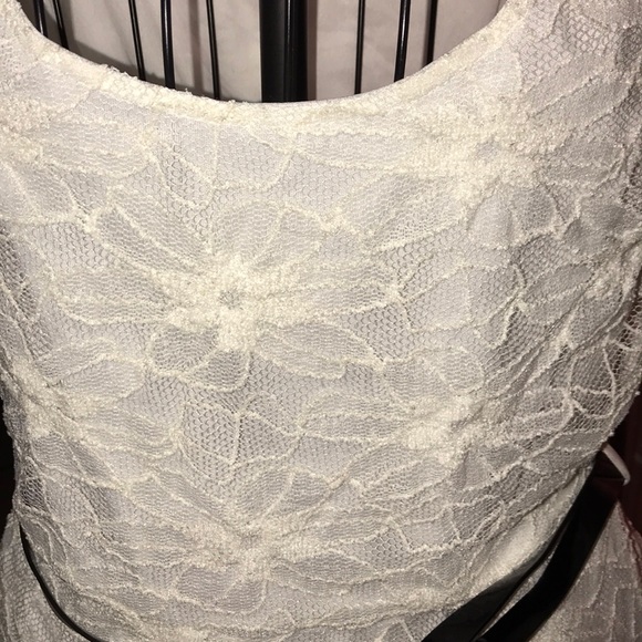 FINAL PRICE . plus lace flower sleeveless dress - Picture 3 of 7